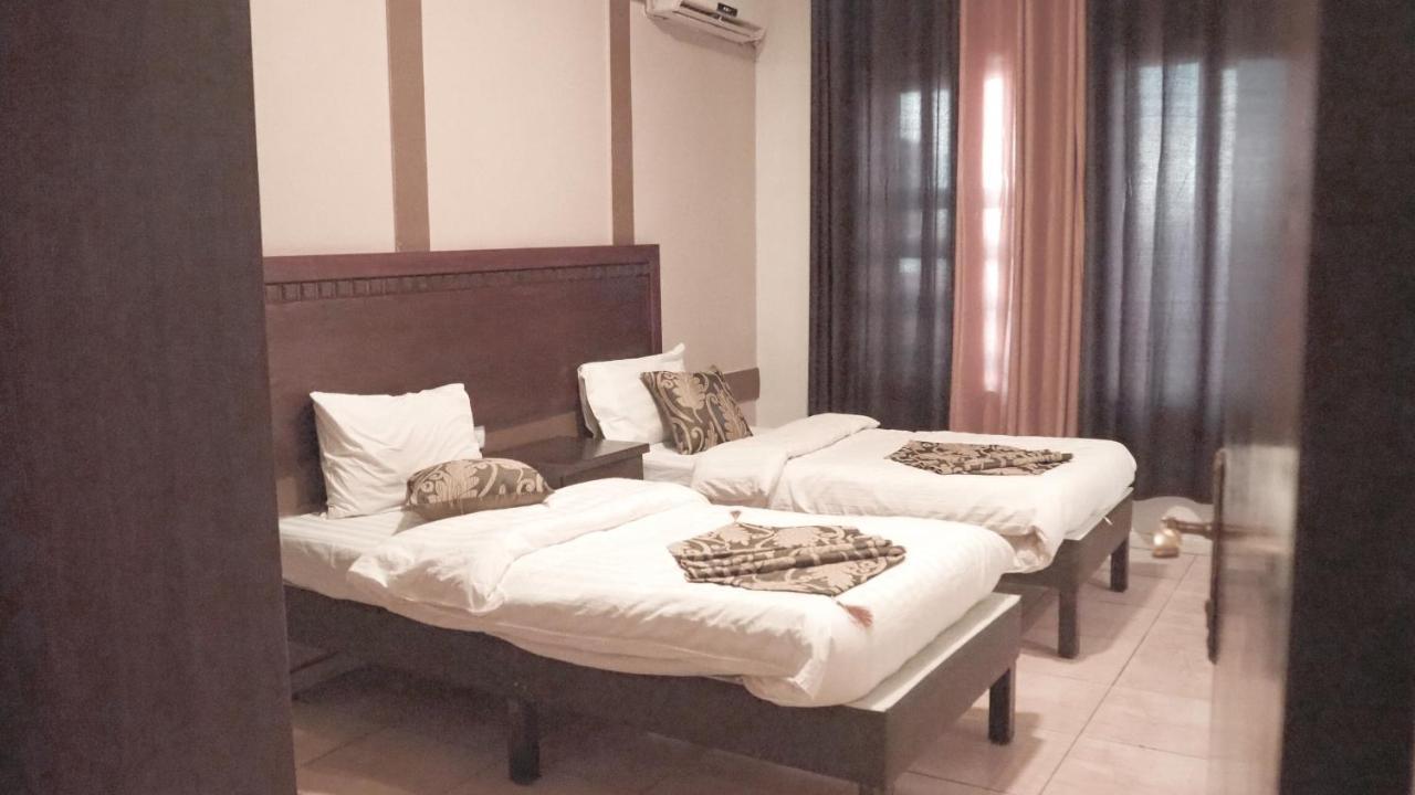 Al Fawanes Hotel Apartments Amman Zewnętrze zdjęcie