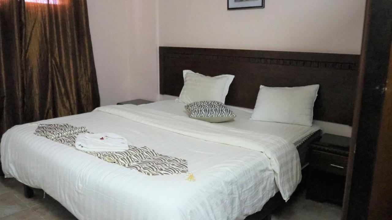 Al Fawanes Hotel Apartments Amman Zewnętrze zdjęcie