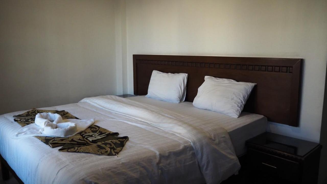Al Fawanes Hotel Apartments Amman Zewnętrze zdjęcie