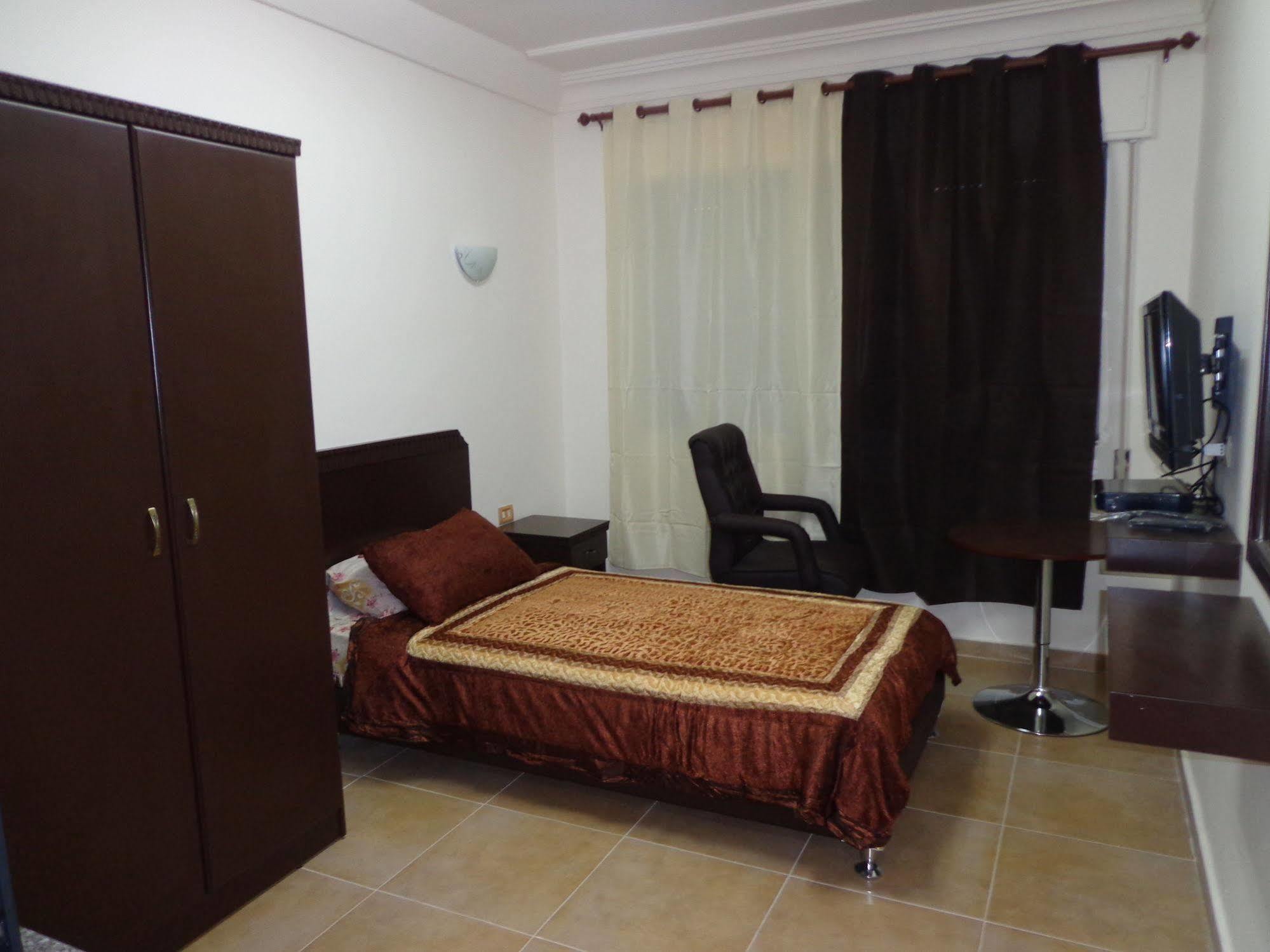 Al Fawanes Hotel Apartments Amman Zewnętrze zdjęcie